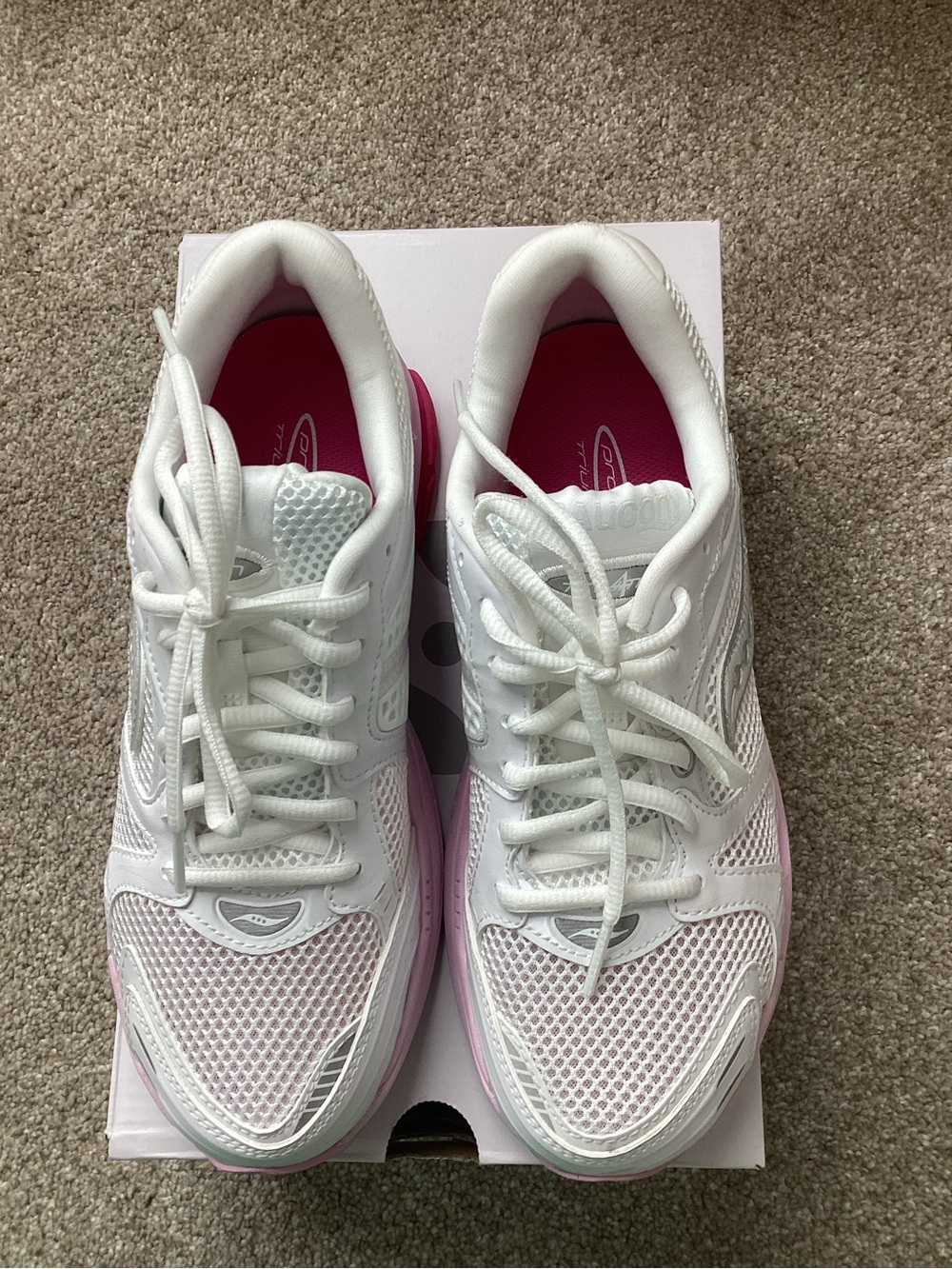 Saucony Pro Grid Triumph 4 Sneakers